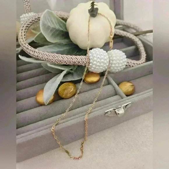 Fashionable, thin waterwave gold, 18k plated, tarnis free 18-inch necklace - Picture 5 of 5